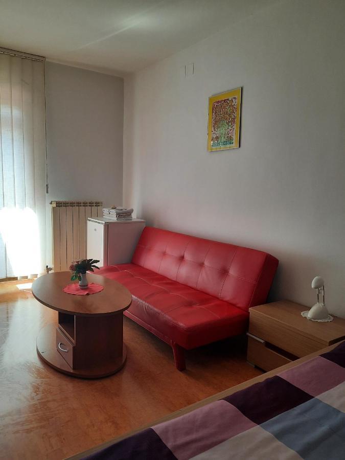 Rooms Cehovin Постойна Экстерьер фото